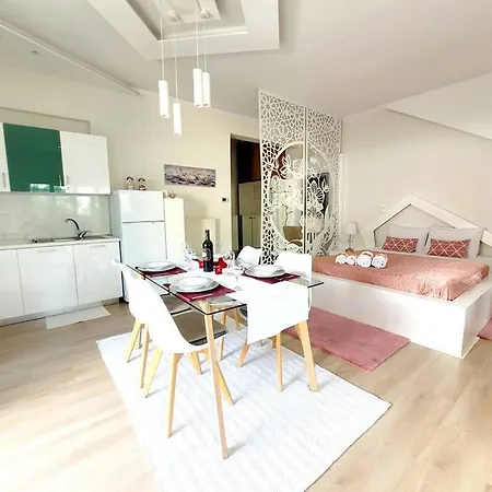 Orchid Apartment *